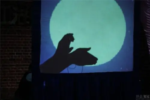 搞怪!郭德纲手影模仿冯小刚