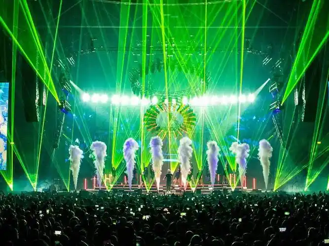 以激光灯造梦,营造一场高级舞台大秀!