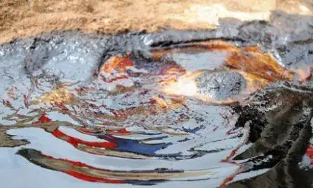 石油带来无尽的财富,为何这个国家却因石油穷困潦倒?