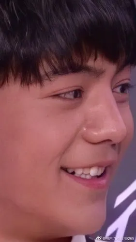 崽崽是真的哭了吧,这张泪花很明显