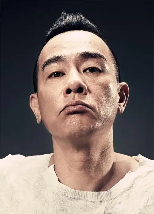 陈小春(本名陈小臻),汉族客家人,1967年7月8日出生于广东省惠州市惠阳