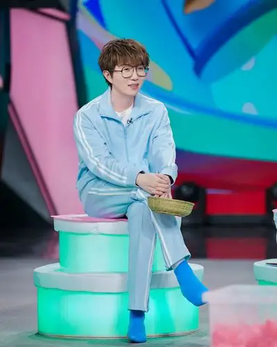 好好笑!《快乐大本营》毛不易评价龚俊唱歌,引发网友热议