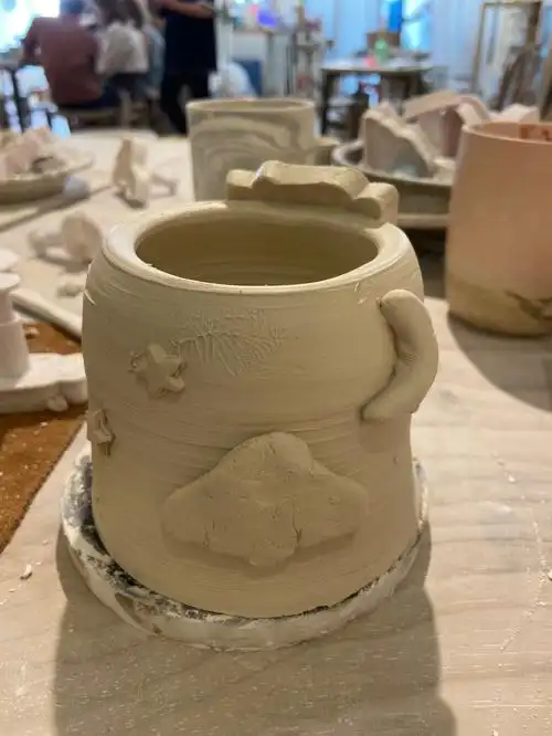 陶艺 过程挺有意思的 就是成品好丑噢p56是店里别的客人做的 就很好看