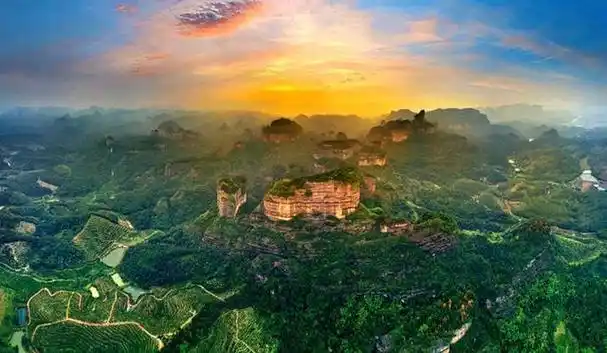 英国游客拍到广东丹霞山照片引起热议简直是大自然的馈赠