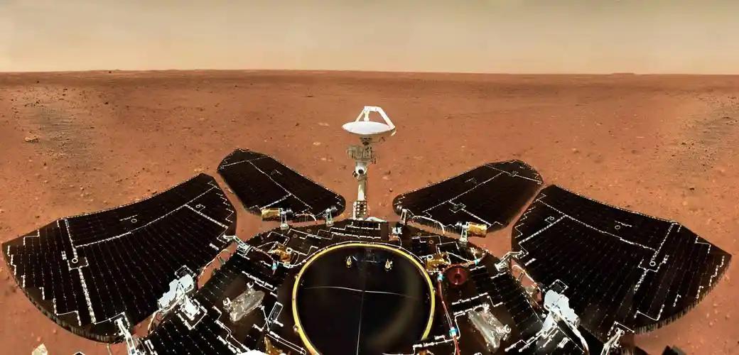 该抖一抖了祝融号火星车最新自拍照曝光浑身蒙了一层灰尘