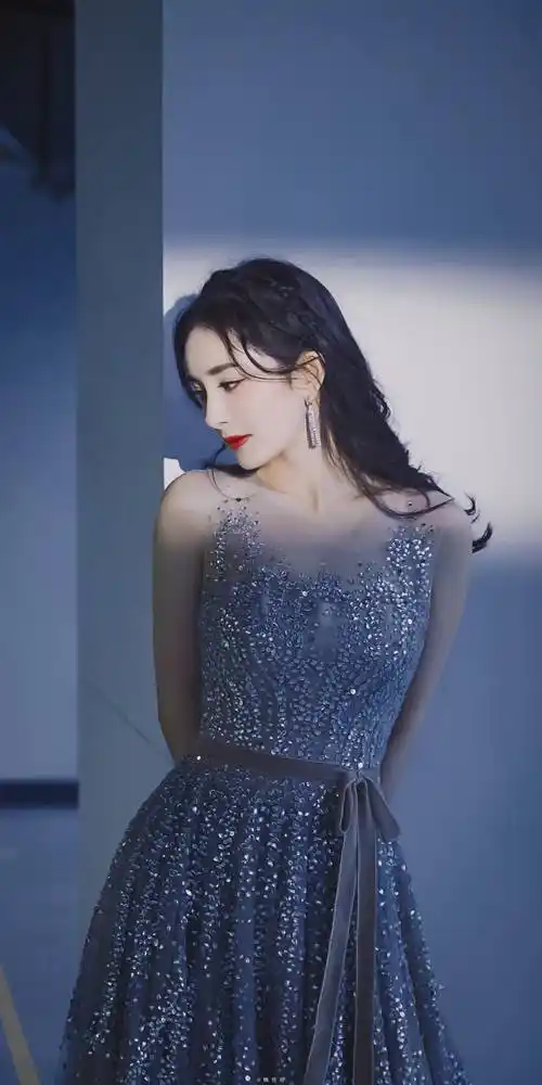 杨幂 礼服 源自微博@晚住你