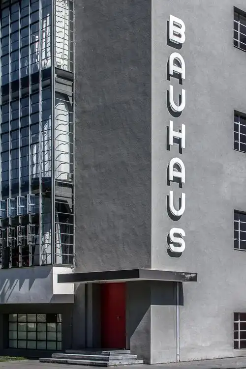 经典再读33 | 德绍包豪斯校舍:不朽的丰碑