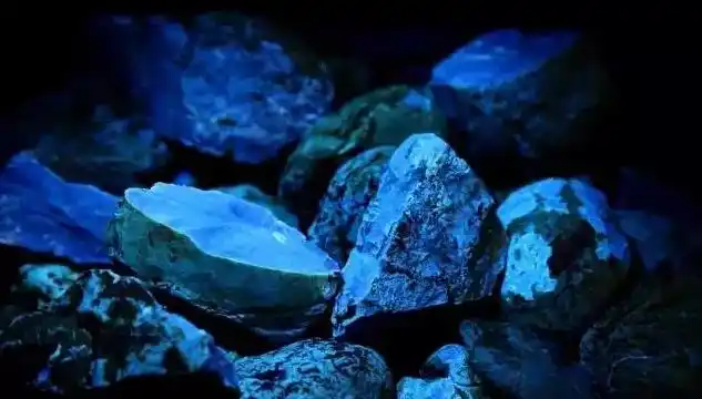 要相信科学,说说紫光灯在琥珀蜜蜡鉴别中的重要作