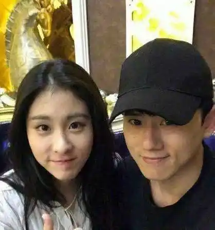 松口回应张杰张碧晨恋情传闻,不容易有点心疼!