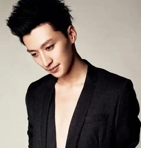 乔任梁帅气照片回顾,盘点那些经典的帅气瞬间