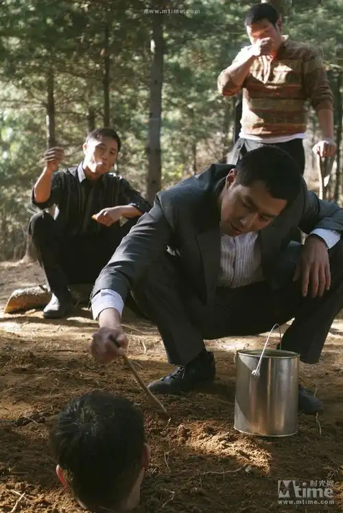 p>《卑劣的街头》是一部摄制于2006年的韩国黑帮电影,由 a>柳河 /a>