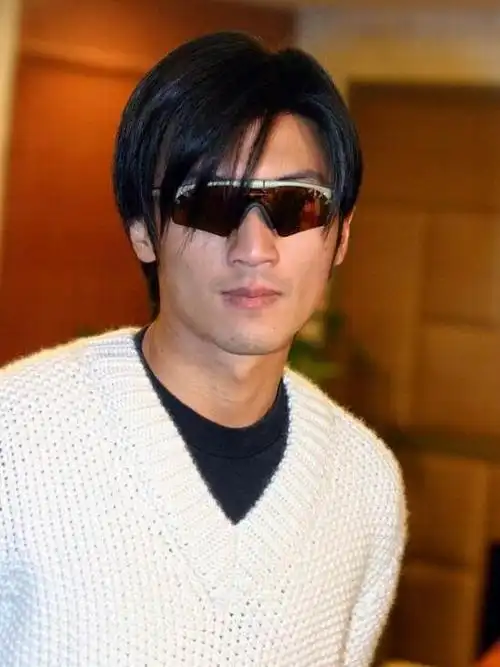 港台演员父子对比,曾志伟崽子是著名大导演,甄子丹父子如出一辙