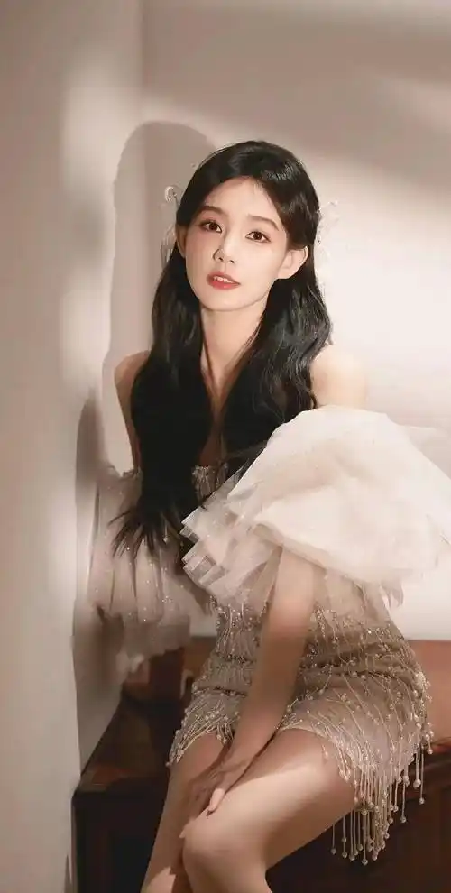 李一桐,1990年出生于中国山东省,身高164厘米,体重42公斤.