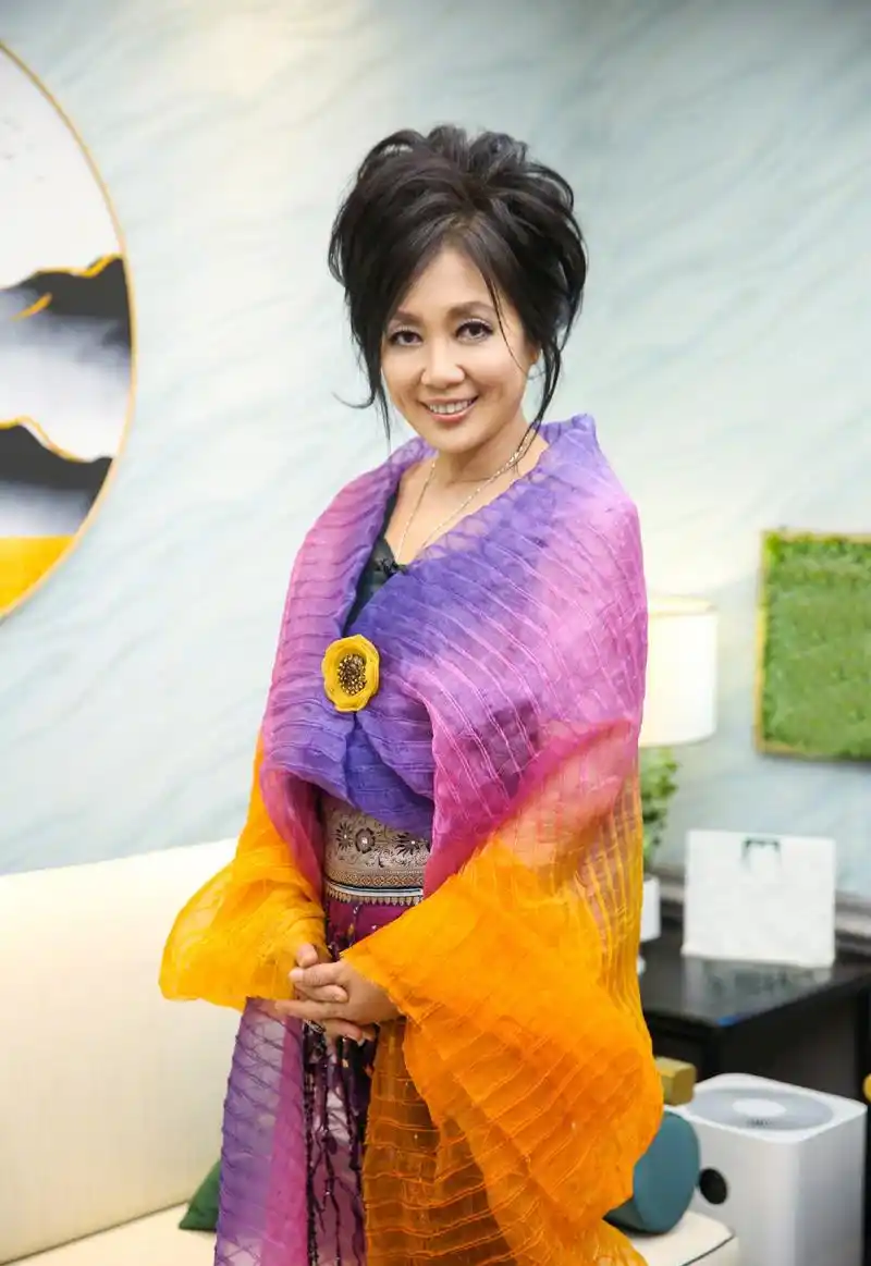 原创四川女婿齐秦50岁娶小妻子因为一个人爱上一个省