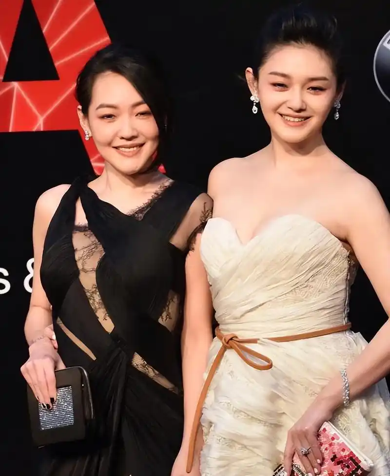 小s晒合照力证夫妻感情,拒绝回应老公夜店传闻,多次否认被家暴