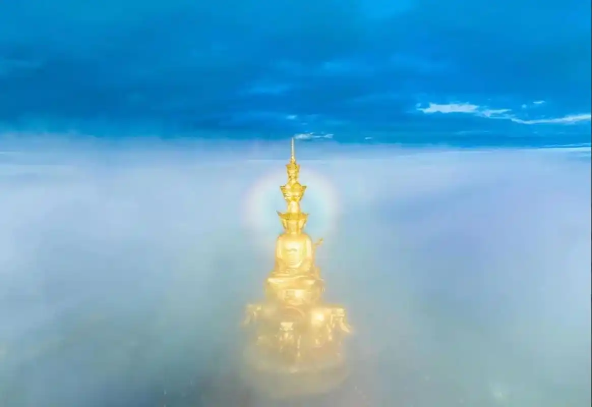 但这真是四川峨眉山!佛光闪现,百年祥瑞,阿弥陀佛!