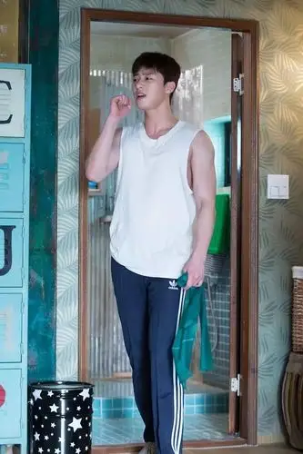 朴叙俊还出演过一些翻拍作品,2014年《魔女的恋爱》