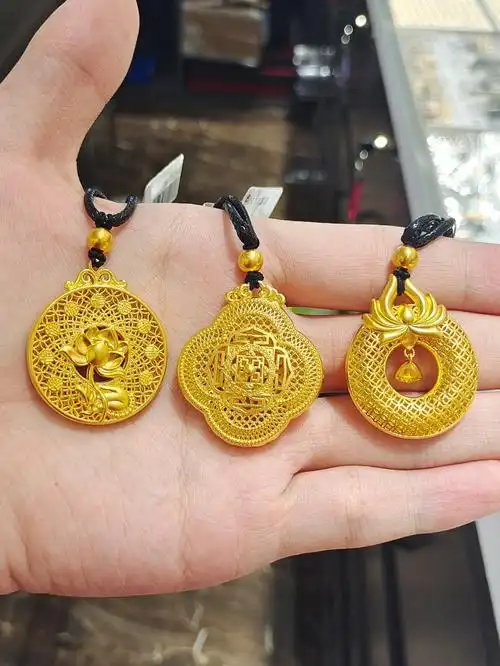 有你喜欢的款式嘛#上新啦  #周六福  #足金  #古法金吊坠笔记评论啊欧