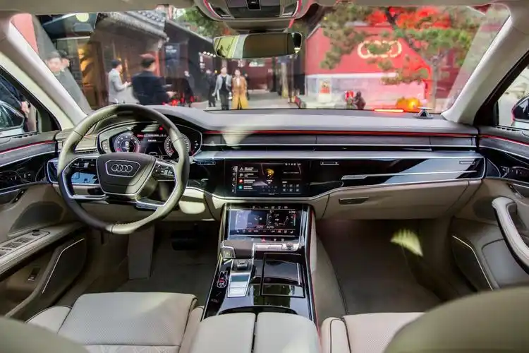 王者归来 实拍奥迪a8l horch 创始人版