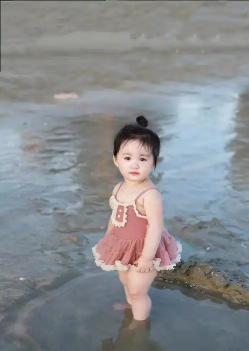 肉嘟嘟女鹅穿泳衣简直萌爆了99 #骗你生女儿 #人类幼崽到底有多可爱