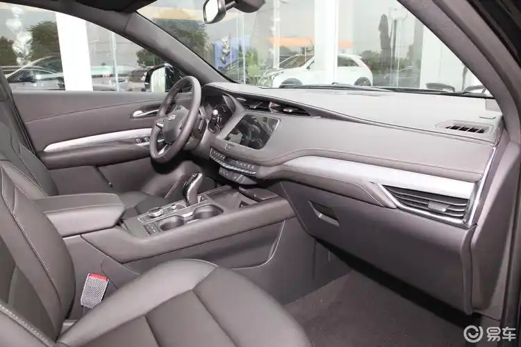 【凯迪拉克xt42020款改款 28t 两驱 豪华型内饰全景副驾驶员方向汽车