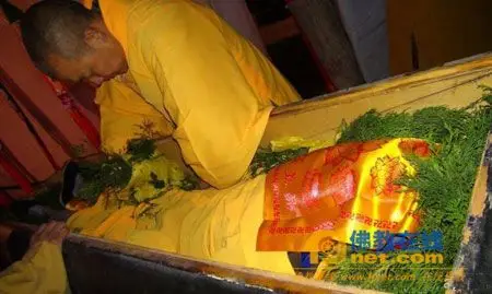 四川省绵阳市莲华禅院前任住持寂源长老圆寂