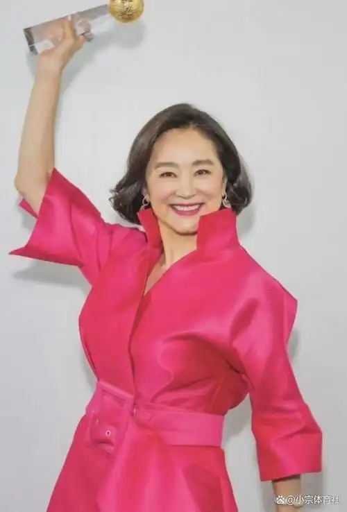 林青霞深夜曝受伤,患失眠长达20年,意外暴露婚姻情况