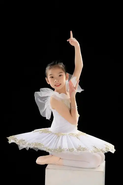 每一个爱跳舞的女孩都有一个难忘的瞬间 ,踮起脚尖🩰 - 抖音