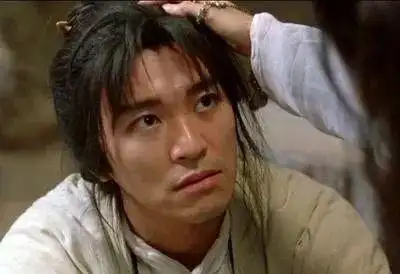 周星驰最新近照曝光,56岁的他看样子却像70岁,好心酸!