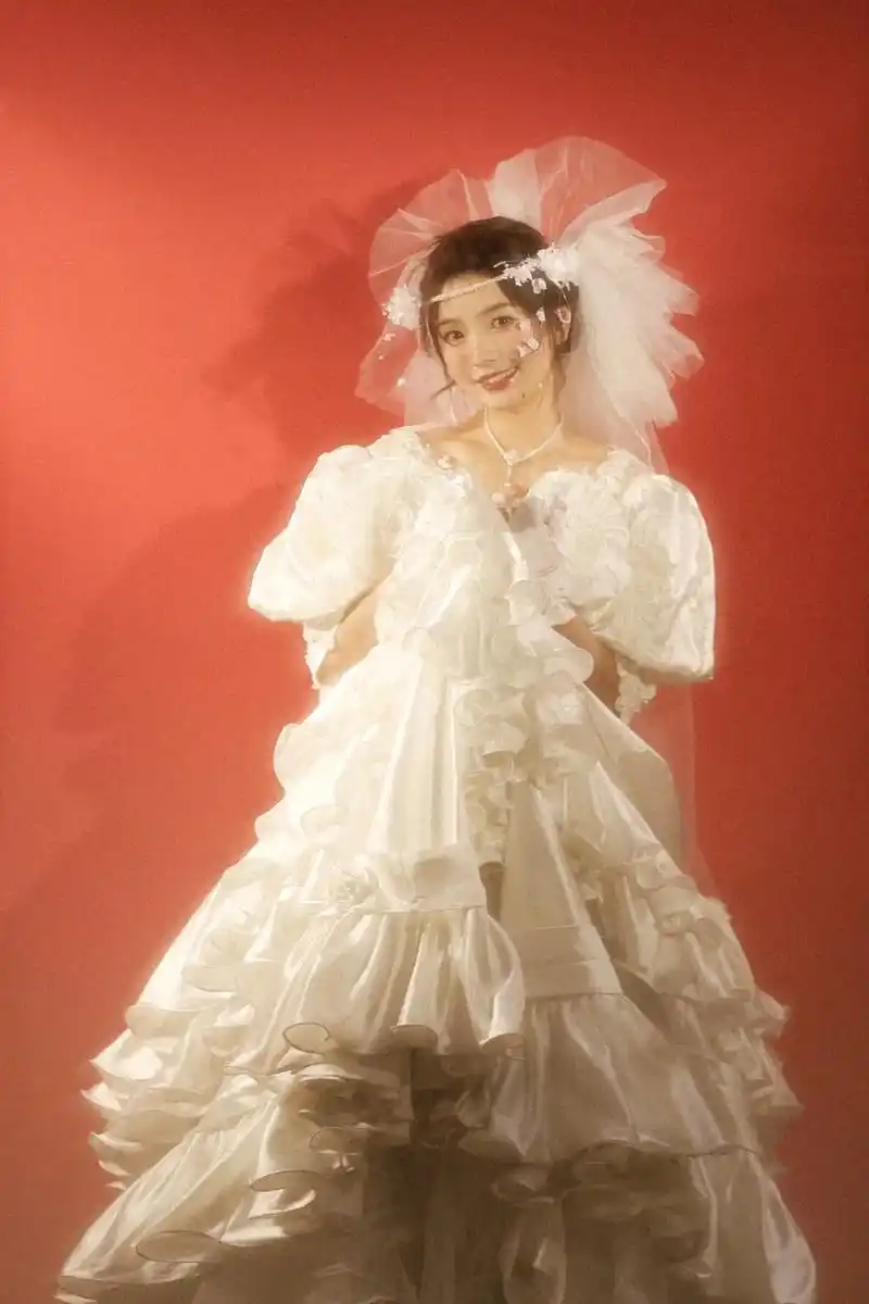 " 爱自己是终生浪漫的开始 " 08  #单人婚纱照 #复古 - 抖音