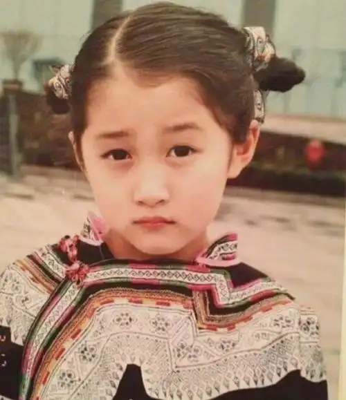 关晓彤幼儿时期童年照