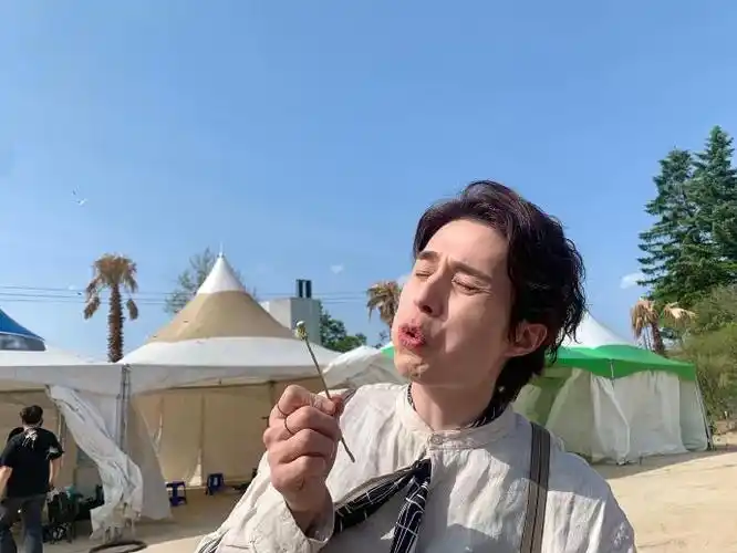 李栋旭超话李东旭超话#九尾狐传1938#[220818]李演员官方ins更新