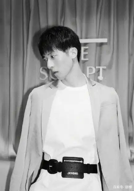 引爆网络的网红鼻祖刘阳阿沁分手,半藏森林和阿沁谁更清纯?