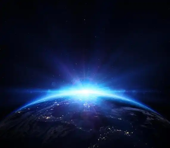 日出和地球形成的蓝色地平线