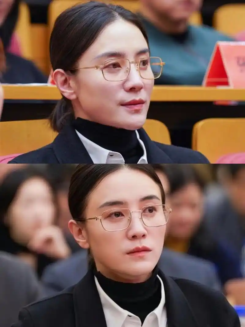 99哇塞,周迅开会时戴眼镜的样子简直太有气质了!