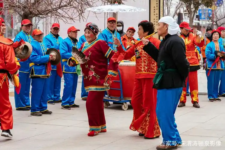 锣鼓喧天,秧歌队迷人,祝您己亥猪年元宵节快乐 宋渭涛 摄影