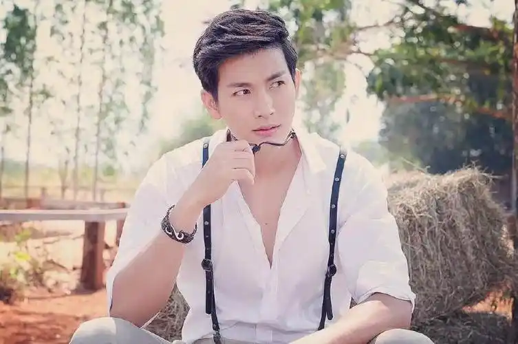 3位泰剧中颜值爆表的男主!push装穷人,james变身"腹黑医生"?