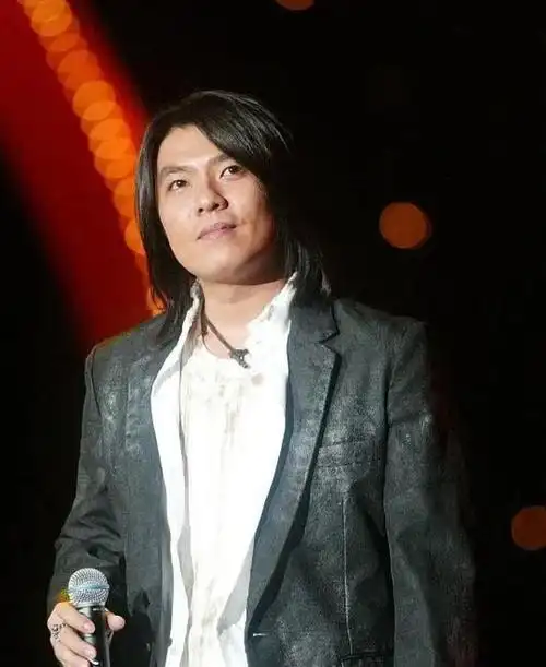 阿杜低调回归影响力依旧, 一条动态吸粉20万|林俊杰|杨坤|郑伊健