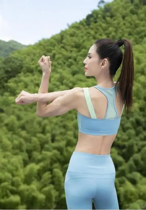 李若彤的身材有点像李小龙,肌肉明显没赘肉,感觉体脂率真挺低的|运动