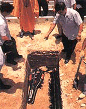 谁有黄家驹当年杂志的遗照