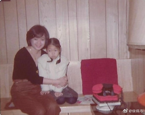 婆婆和妈妈2侯佩岑晒手写信告白妈妈林月云年轻时照片曝光颜值惊艳