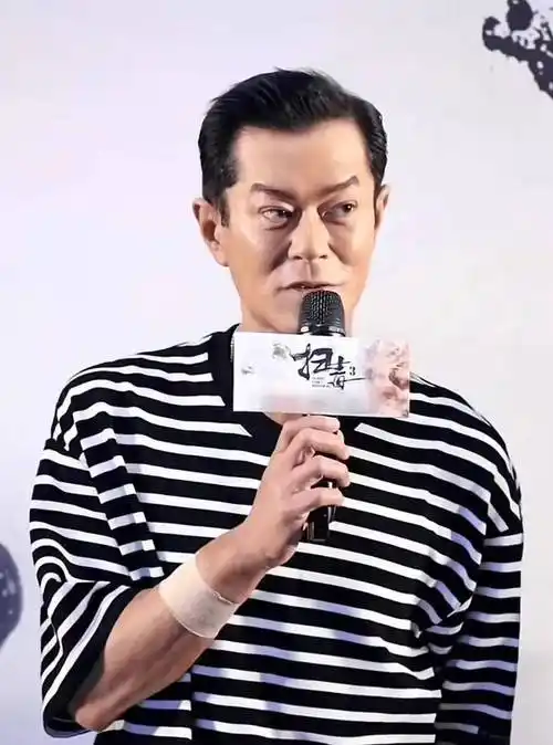 古天乐露面被潮像蜡像,网友疑惑:为何不能优雅地老去,惹争议|隐婚