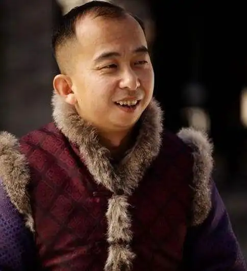 影视圈里就有那么一个长相很丑的一个明星,他就是靠实力吃饭.