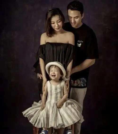 何猷启在采访的时候曾大谈生育梦想,说希望生龙凤胎