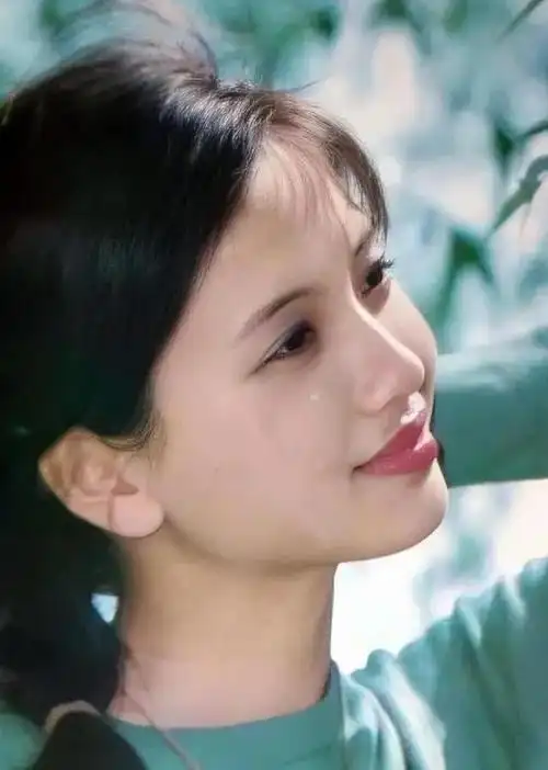 回顾演员陶慧敏:糊里糊涂嫁初恋,婚后生一女,女儿和她一样漂亮