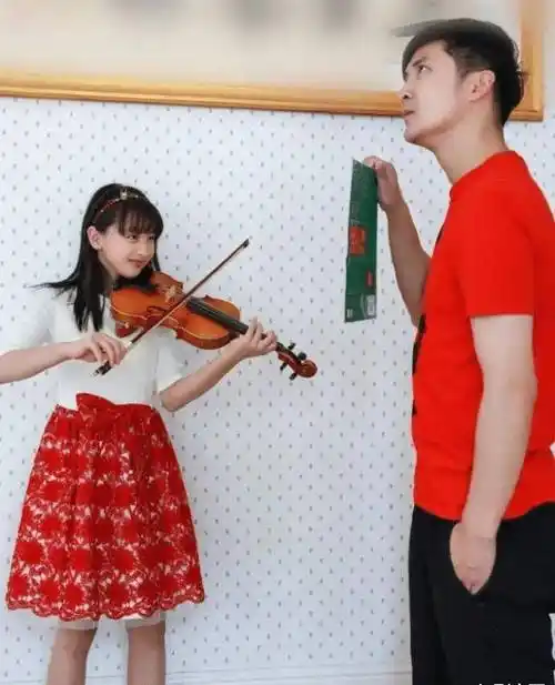 13岁森碟身高猛长不输爸爸,小亮仔颜值随妈妈_网球_叶一茜_口罩