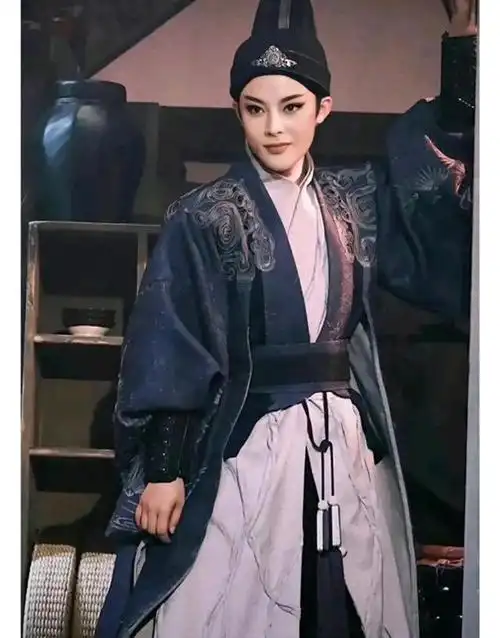 在越剧《新龙门客栈》里,陈丽君饰演的贾廷不知道碾压了多少影视圈