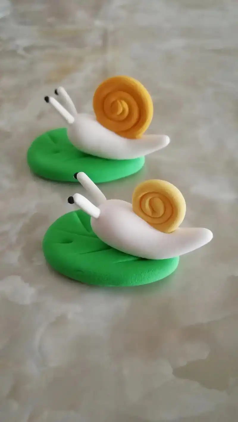 简单的粘土小动物蜗牛做法#超轻粘土手工 #有趣的儿童手工 # - 抖音