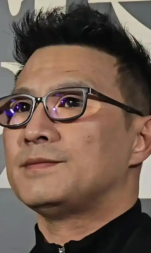 汪峰的眼镜是近视镜片吗?