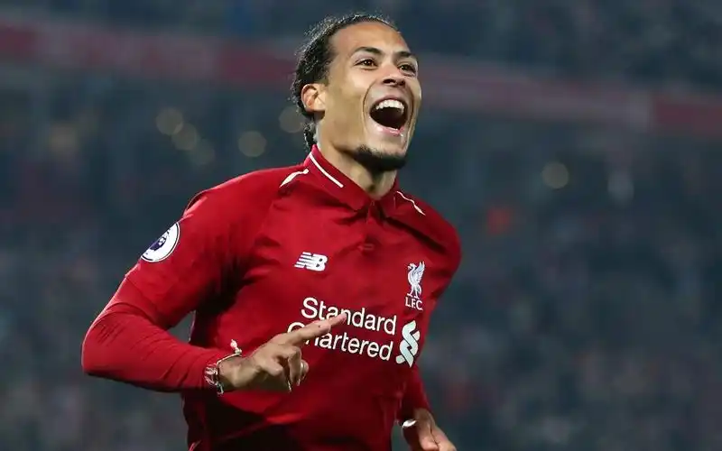 逆天操作!足坛名场面:范迪克史诗级1v2防守